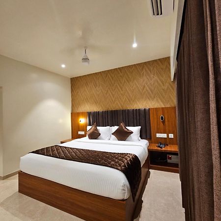 Hotel Pl Grand Карайккуді Екстер'єр фото