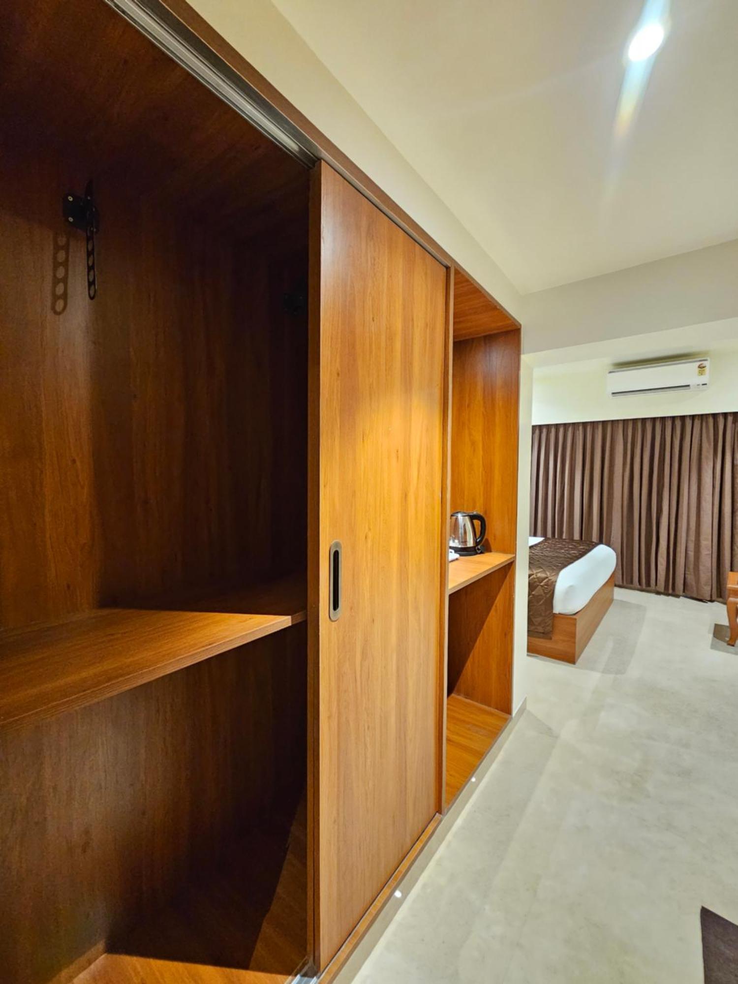 Hotel Pl Grand Карайккуді Екстер'єр фото