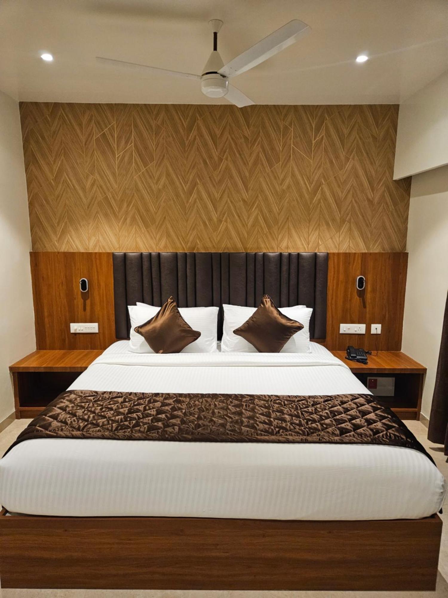 Hotel Pl Grand Карайккуді Екстер'єр фото
